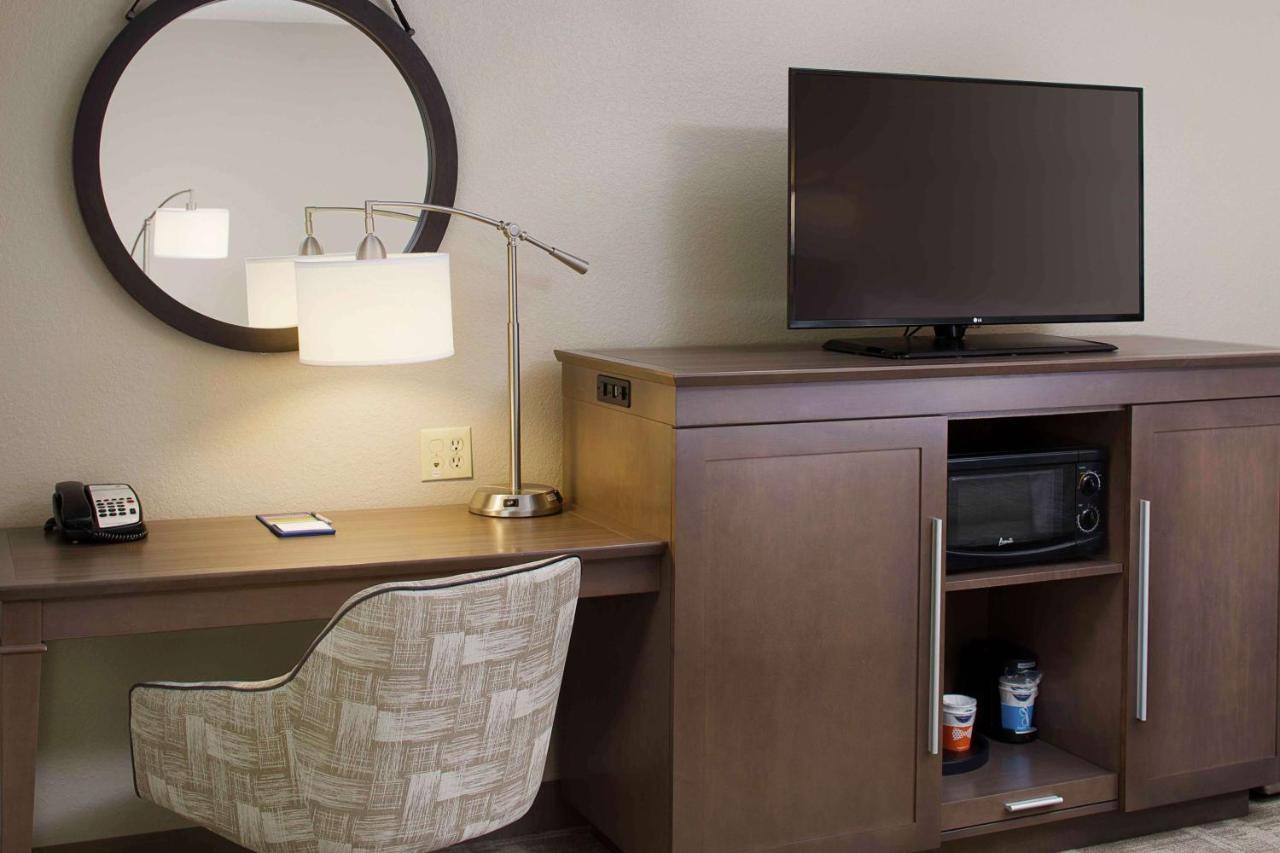Hampton Inn By Hilton Garden City Long Island Esterno foto