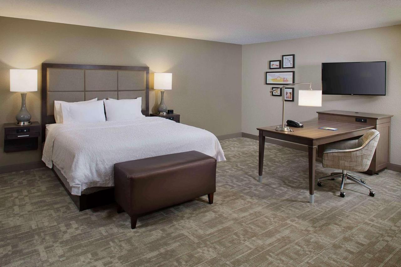 Hampton Inn By Hilton Garden City Long Island Esterno foto