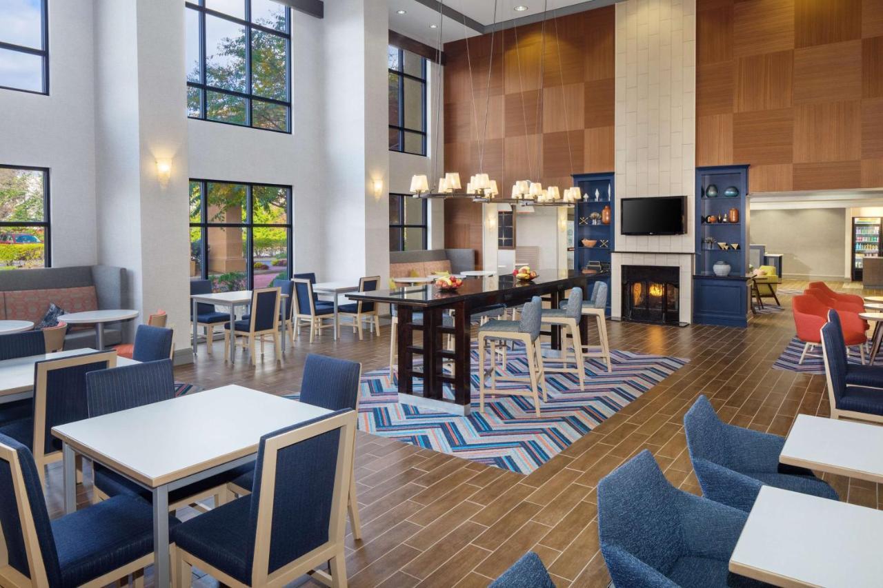 Hampton Inn By Hilton Garden City Long Island Esterno foto
