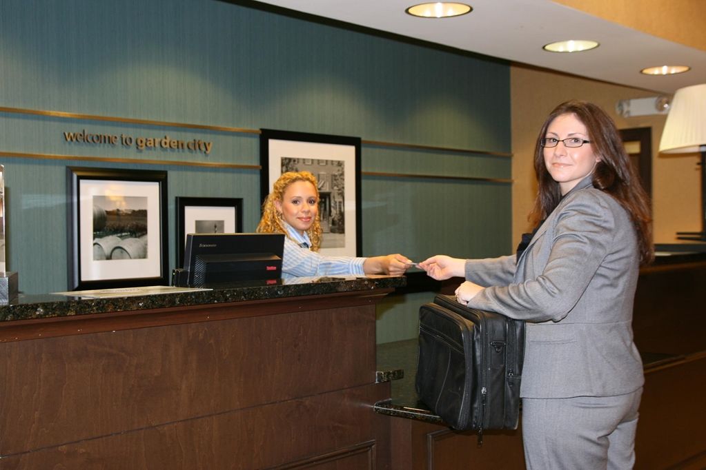 Hampton Inn By Hilton Garden City Long Island Interno foto