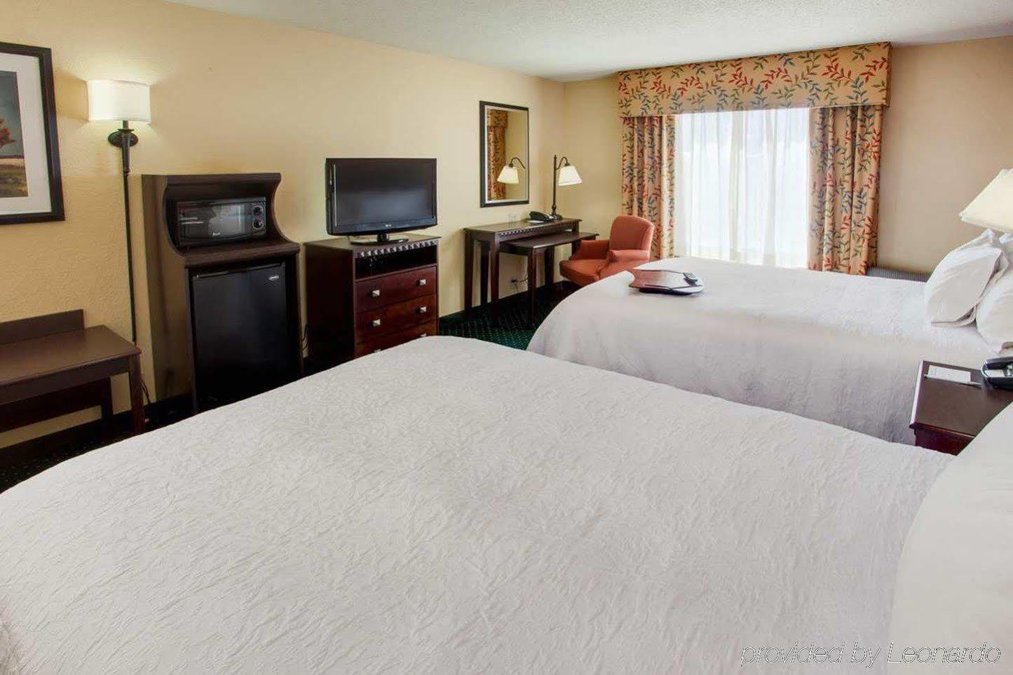 Hampton Inn By Hilton Garden City Long Island Esterno foto