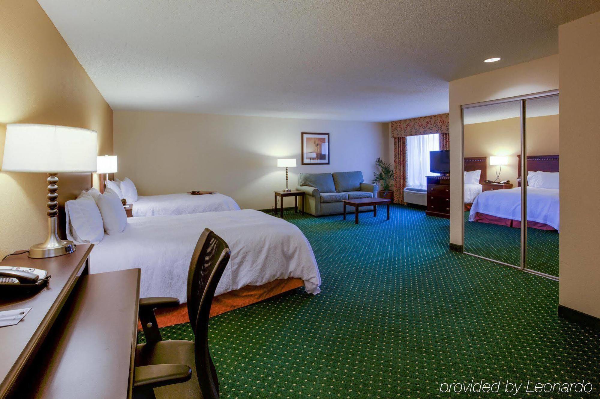 Hampton Inn By Hilton Garden City Long Island Esterno foto