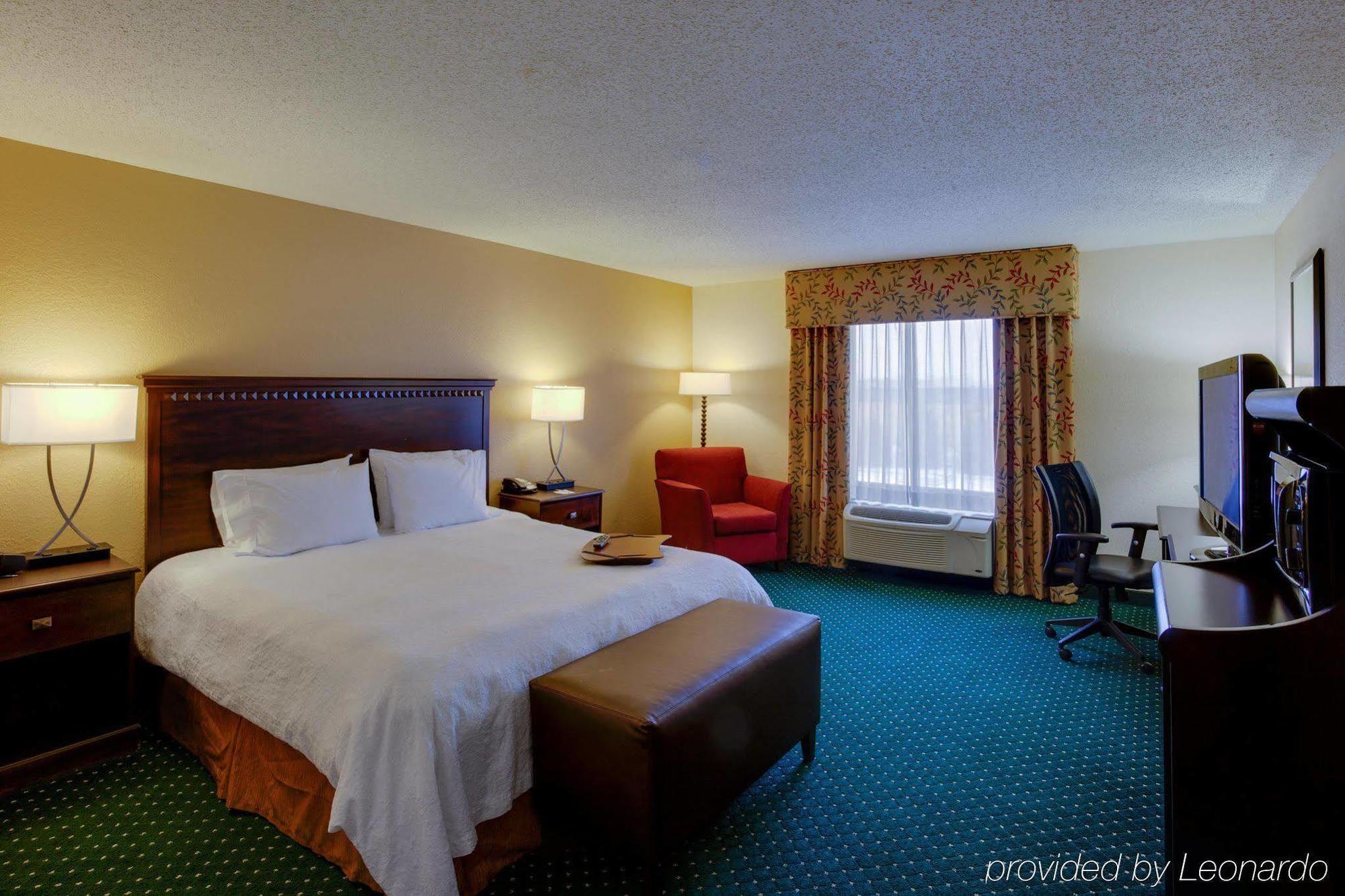 Hampton Inn By Hilton Garden City Long Island Esterno foto