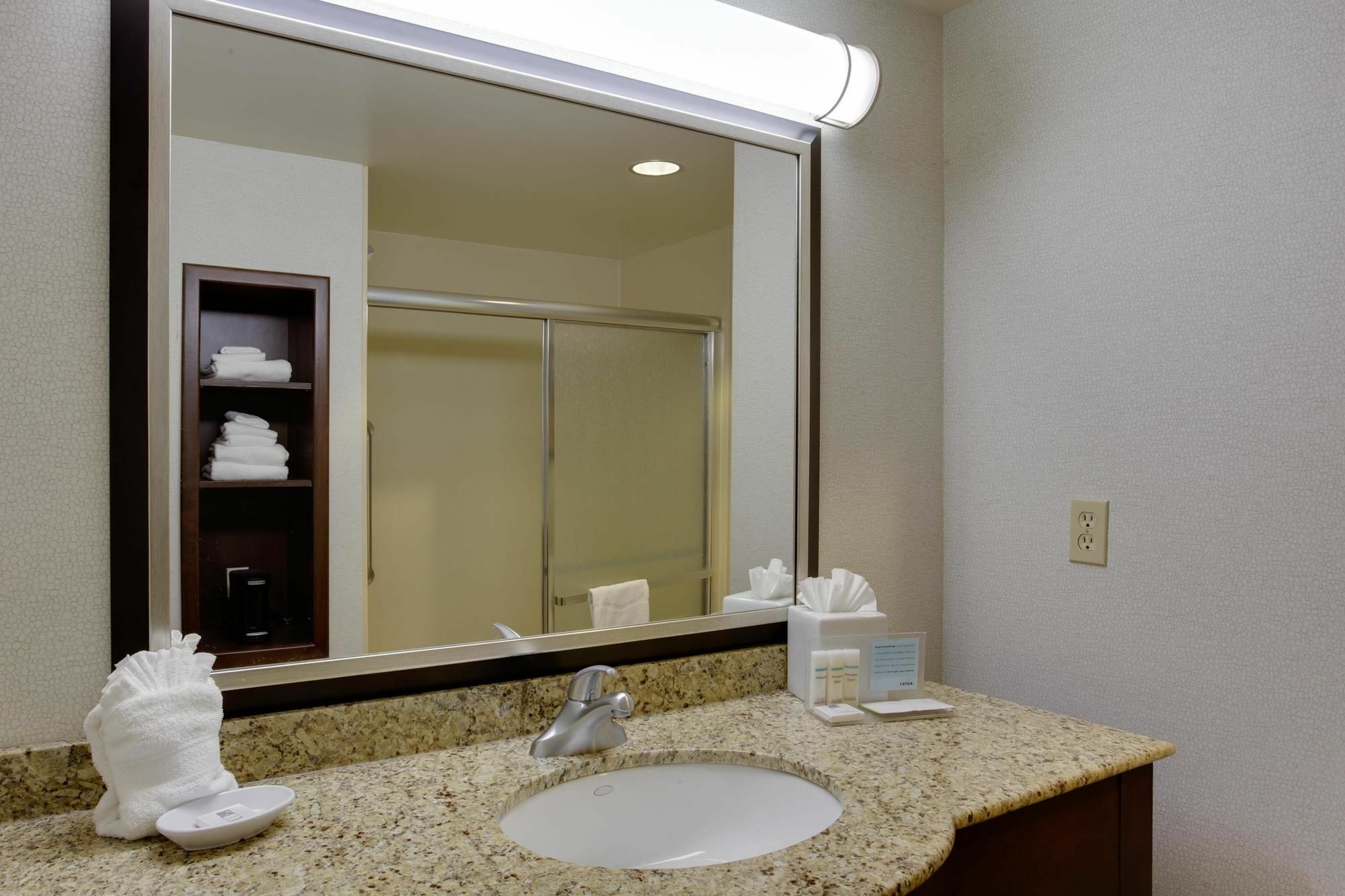Hampton Inn By Hilton Garden City Long Island Esterno foto
