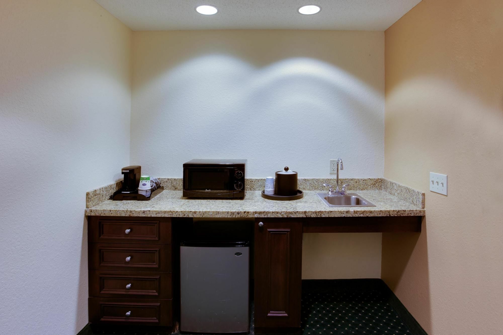 Hampton Inn By Hilton Garden City Long Island Esterno foto