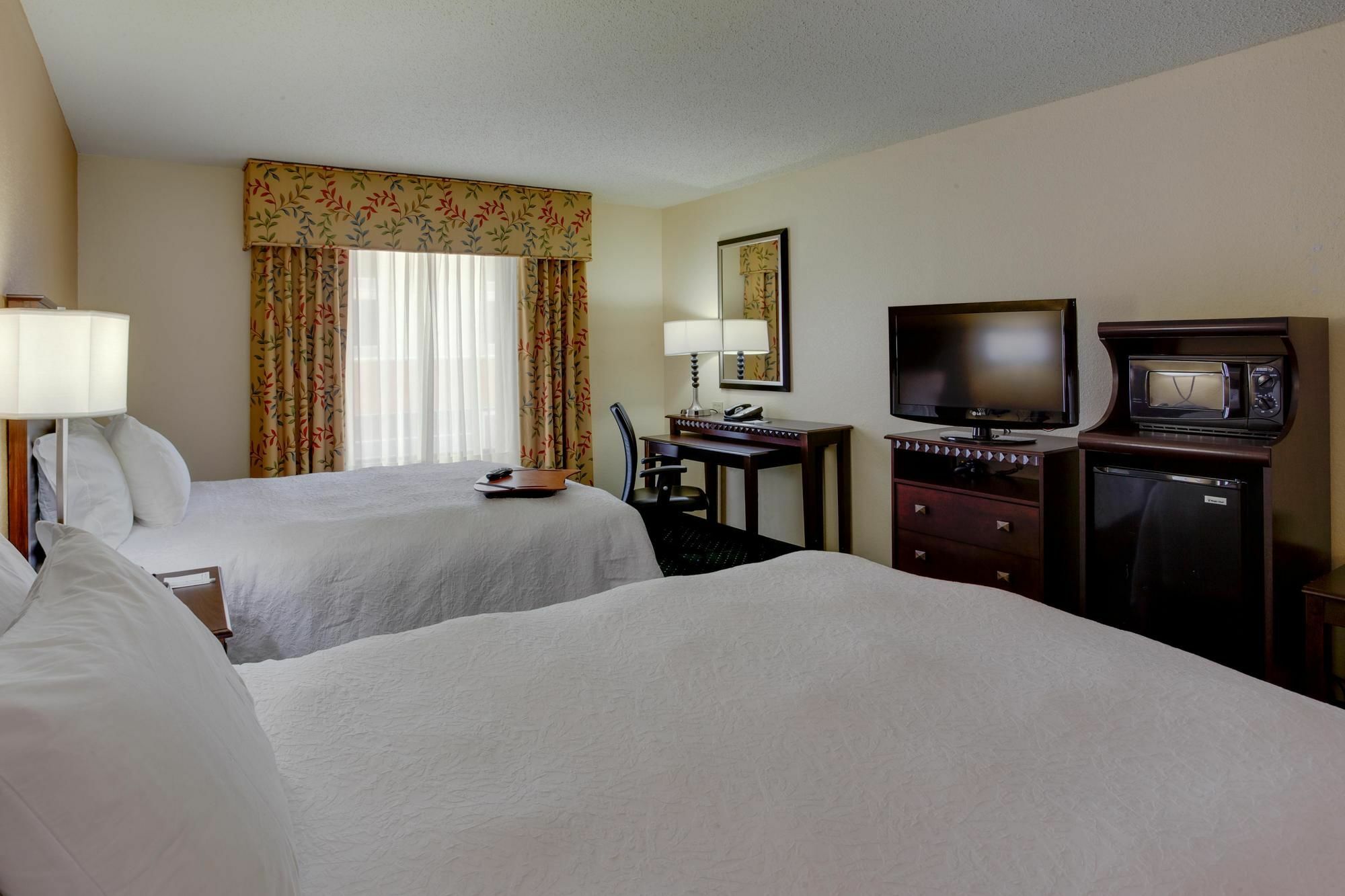 Hampton Inn By Hilton Garden City Long Island Esterno foto