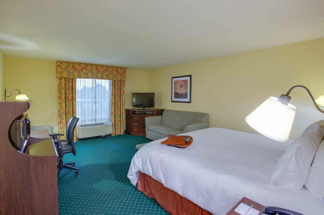 Hampton Inn By Hilton Garden City Long Island Esterno foto